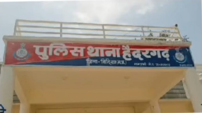 थाना हैदर गढ़ खिरिया निवासी इंद्रजीत लोधी पिता गणेशराम लोधी उम्र 33 वर्ष ने फांसी लगाकर की आत्महत्या पुलिस ने मर्ग कायम कर जांच में लिया