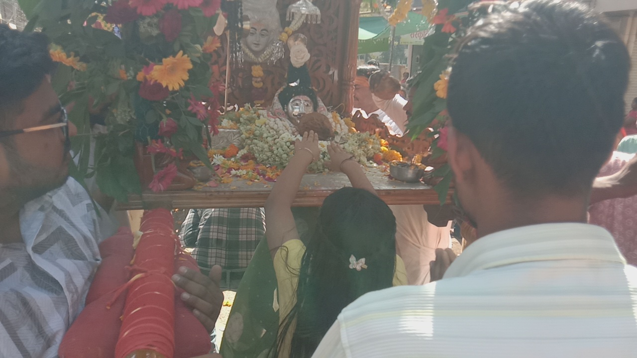 अंजड़ महाशिवरात्रि के पावन पर्व पर भगवान वीरेश्वर महादेव की भव्य शोभायात्रा निकाली गई