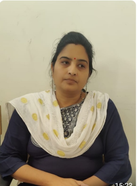 डॉ मंजू पाटीदार पति सुनील पाटीदार उम्र 42 वर्ष पद सहायक प्राध्यापक एवं प्रभारी प्राचार्य शासकीय महाविद्यालय कानवन जिला धार 9000 रुपए की रिश्वत लेते हुवे लोकायुक्त ने रंगे हाथों पकड़ा