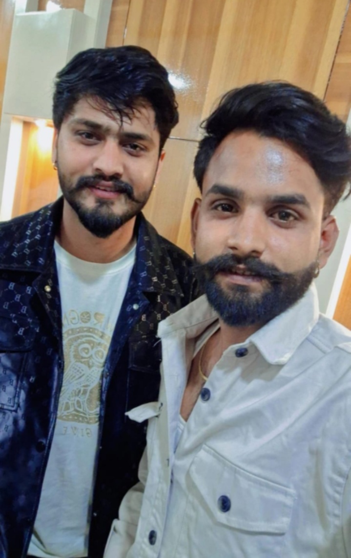 प्रताप गढ़ छोटी सादड़ी क्षेत्र में द रॉयल किंग होटल पर कई सेलिब्रिटी पहुंचे सभी को किया संबोधित