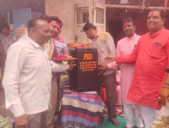 अलीराजपुर सगरवंशीय माली समाज ने एक-दूसरे को लगाया रंग-गुलाल,गमी वाले घर पहुंचकर  दूर किया शोक  दिवंगत की याद में विभिन्र वस्तुएं भी समाज अध्यक्षों को दी भेंट