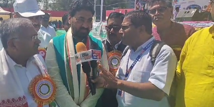 नई दिल्ली यूनाइटेड फोरम ऑफ एलआईसी एजेंट्स फेडरेशन ऑफ इंडिया के द्वारा अपनी मांगों को लेकर रामलीला मैदान पर एक लाख अभिकर्ताओं के साथ किया जंगी प्रदर्शन