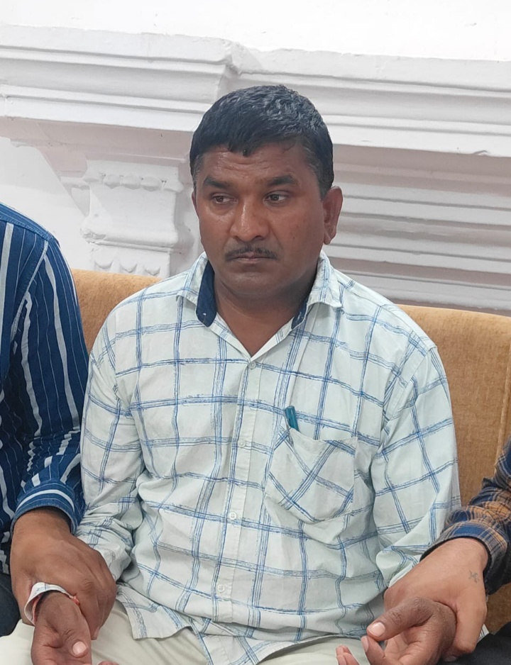 बनेसिंह परमार, प्रधान आरक्षक, पुलिस थाना राजौंद जिला धार रिश्वत लेते हुवे रंगे हाथों गिरफ्तार