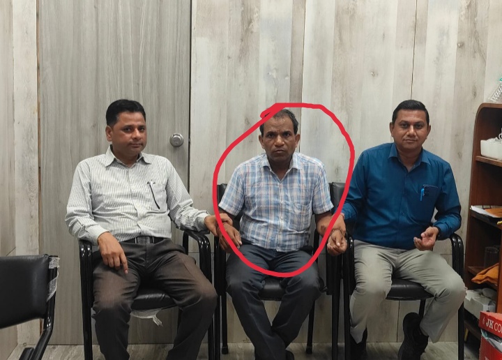 इंदौर लोकायुक्त ने माता प्रसाद गौड, विकास खंड श्रोत समन्वयक, इंदौर अर्बन -2, निवासी अरिहंत नगर इंदौर  *रिश्वत राशि-*  13000/-रू लेते हुवे पकड़ा.