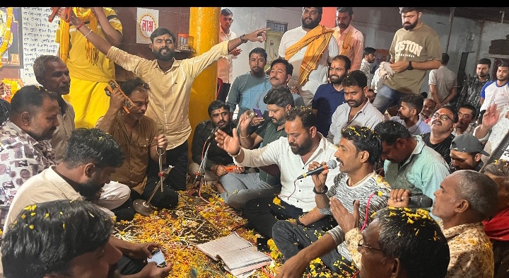 नालछा की वीदीयो में देर रात तक फाग गीतों की स्वर लहरिया गूंजती रही  लगातार 34 दिनों से चली आ रही राधा कृष्ण फाग मंडली भजन की प्रस्तुति का हुआ समापन