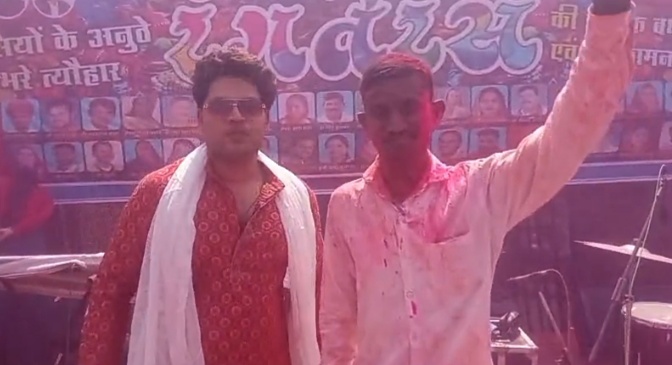 प्रतापगढ़ शहर सभापति रामकन्या प्रहलाद गुर्जर द्वारा 500 कुंटल टमाटर से खेली शहर वासियों ने होली प्रतापगढ़ में पहली बार खेली टमाटर से होली टमाटर होली की जिले में चर्चा