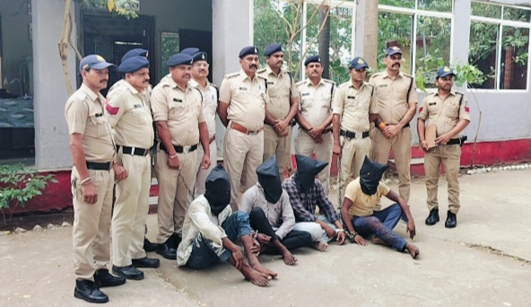 पुलिस थाना ढही ने कातरखेडा में हुई डकैती का पुलिस ने किया पर्दाफाश, बरामद किये लुटे गये चाँदी के गहने व नगदी 50 हजार, 04 आरोपी गिरफ्तार