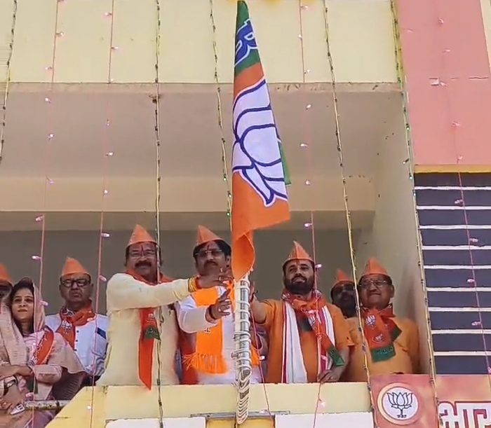 बड़वानी:- भारतीय जनता पार्टी का स्थापना दिवस रविवार को जिला भाजपा कार्यालय पर हर्षोउल्लास व उमंग के साथ मनाया गया