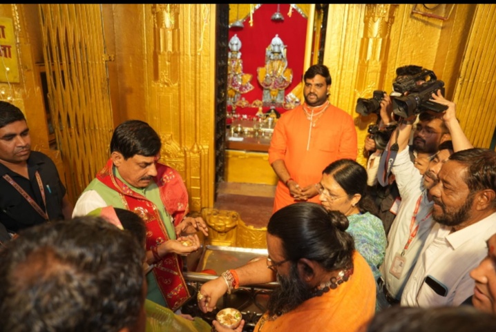 मांडू में चतुर्भुज श्री राम जी के दर्शन कर अभिभूत हुए प्रदेश के मुख्यमंत्री डा  मोहन यादव कहां मांडू आना तभी सार्थक होता है जब भगवान श्री राम जी के दर्शन हो