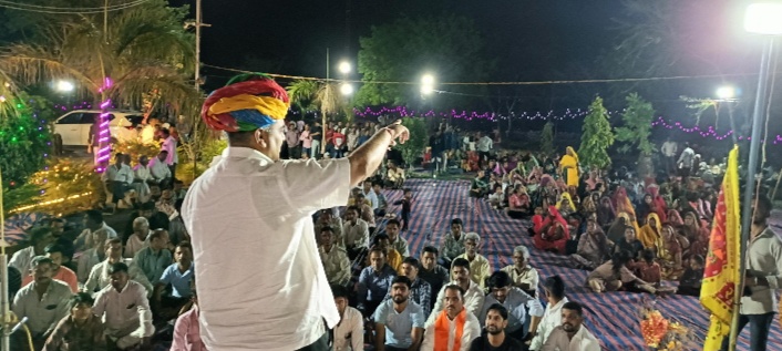 बरडिया में चल रहा तीन दिवसीय मेले के दूसरे दिन सहकारिता एवं नागरिक उन्नयन मंत्री गौतम दक ने पहुंच कर मेले का फीता काट कर महा आरती की