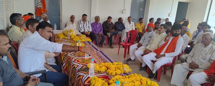 ग्राम बिलोदा खुर्द से गांव चलो घर चलो अभियान की हुई शुरुआत मंडल अध्यक्ष ने कहा अंतिम व्यक्ति तक शासकीय योजनाओ का लाभ पहुंचाए यही प्रदेश सरकार का हे उद्देश्य