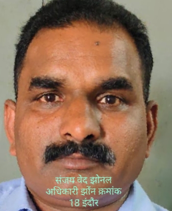 इंदौर  नगर निगम में कार्यरत संजय वेद ऑफिस अधीक्षक झोन क्रमांक 18 तीन इमली इंदौर को लोकायुक्त ने रंगे हाथो रिश्वत  राशी 7 हजार रुपए लेते हुवे पकड़ा