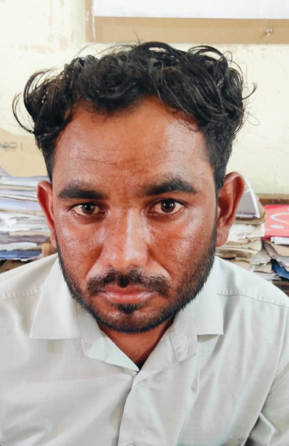 मनावर सिंघाना लोकायुक्त ने कनिष्ठ यंत्री विद्युत मंडल के गणेश इसके सहित दो अन्य सहयोगियों को बनाया आरोपी 3000 रुपए की राशि लेते हुए मौके से गिरफ्तार