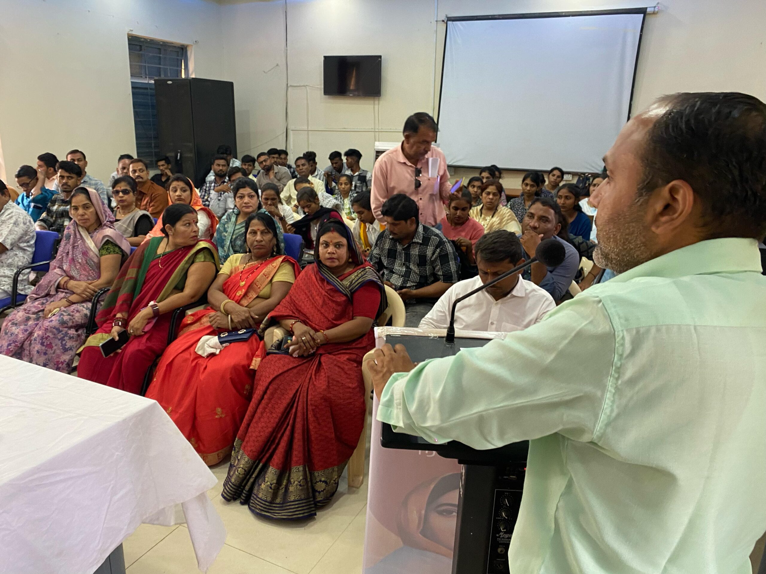 मनावर महिला किसी भी क्षेत्र में पीछे नहीं है वो अहिल्या बनाकर शासन भी चला सकती है न्याय धीष बनकर न्याय  को स्थापित भी करती है :-सौरभ शर्मा