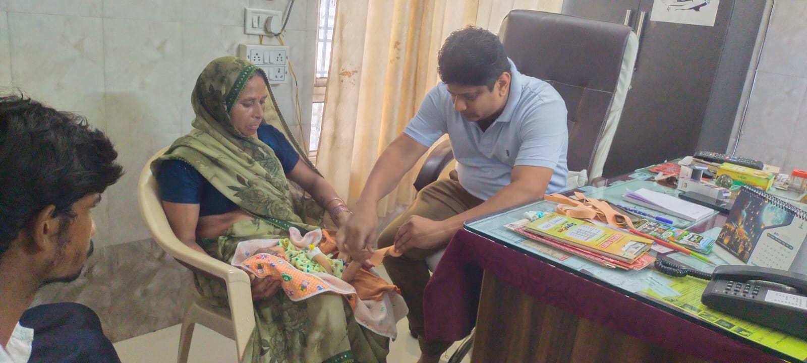 कुक्षी डॉ० अभिषेक रावत (हड्डी रोग विशेषज्ञ) द्वारा 03 नवजात बच्चो का किया गया CTEV (क्लबफुट) का उपचार