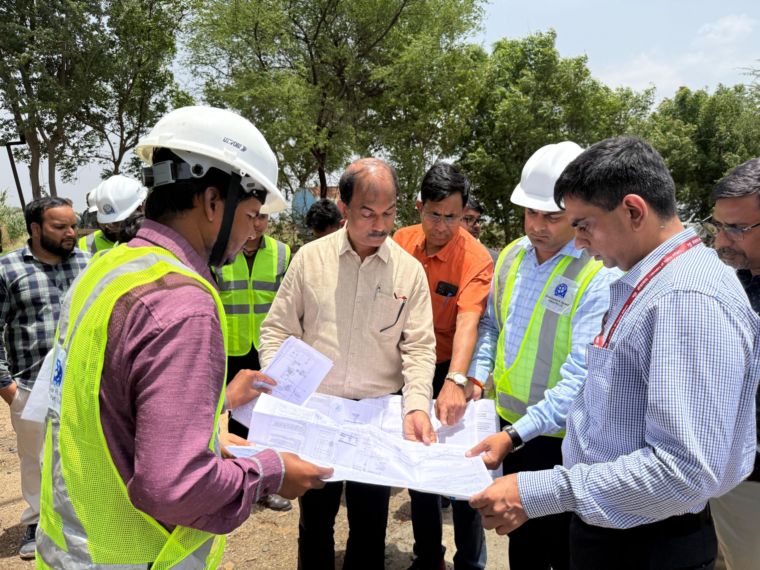 भारत सरकार के आई ई एस निखिल गजराज ने जल निगम के तहत नालछा विकासखंड के ग्राम सिलोटिया पहुंचकर ग्रामीणों से रूबरू होकर किया सीधा संवाद