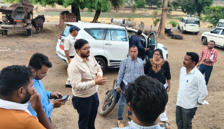 नालछा जिला पंचायत सीईओ अभिषेक चौधरी का नालछा ब्लॉक मे औचक निरीक्षण लुनेहरा में धीमी ई-केवाईसी पर नाराज़गी, जीरापुरा में प्रसन्नता व्यक्ति की 31 मई तक 100% ई-केवाईसी का निर्देश, जल गंगा संवर्धन अभियान की समीक्षा भी की