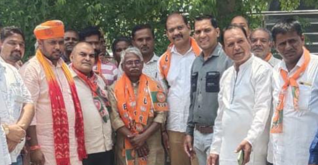 प्रताप गड़ जनजाति मंत्री बाबूलाल खराड़ी का पार्टी पदाधिकारीयों और कार्यकर्ताओं द्वारा स्वागत ।