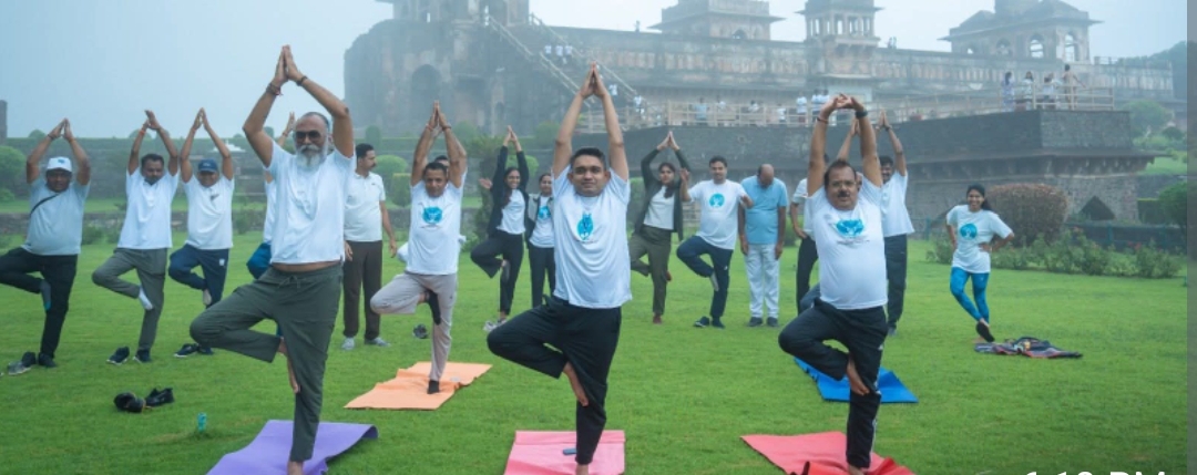 इतिहास और अध्यात्म का संगम: मांडू ने रचा विश्व योग दिवस का स्वर्णिम अध्याय*