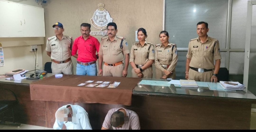 बडवानी जादू-टोने की आड़ में लाखों की ठगी करने वाले शातिर दो बदमाशो ने  उड़ाए लाखों के जेवर पुलिस ने माल सहित आरोपियों को पकड़ा