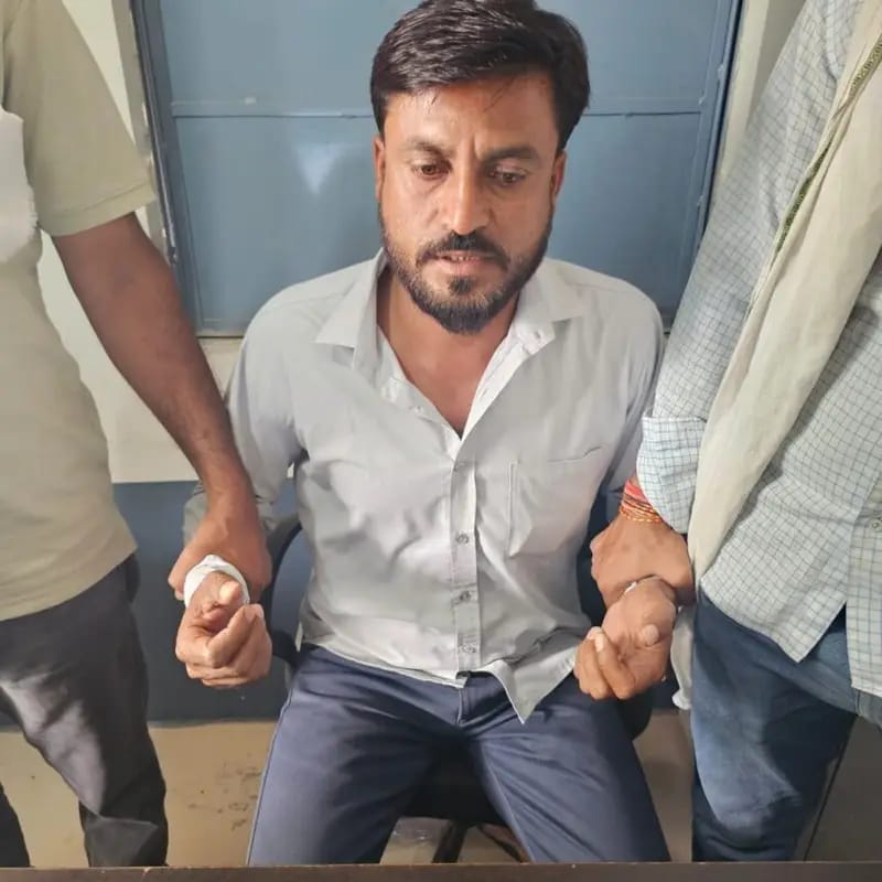 लोकायुक्त उज्जैन की एक और बड़ी कार्रवाई,सहायक सचिव को 8 हजार की रिश्वत लेते रंगे हाथ पकड़ा