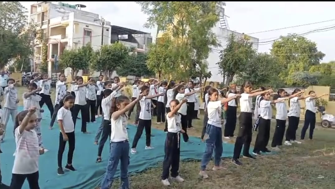 मनावर राजपूत सखी ग्रुप मनावर द्वारा 15 दिवसीय निःशुल कराटे प्रशिक्षण का कार्यक्रम का समापन समारोह