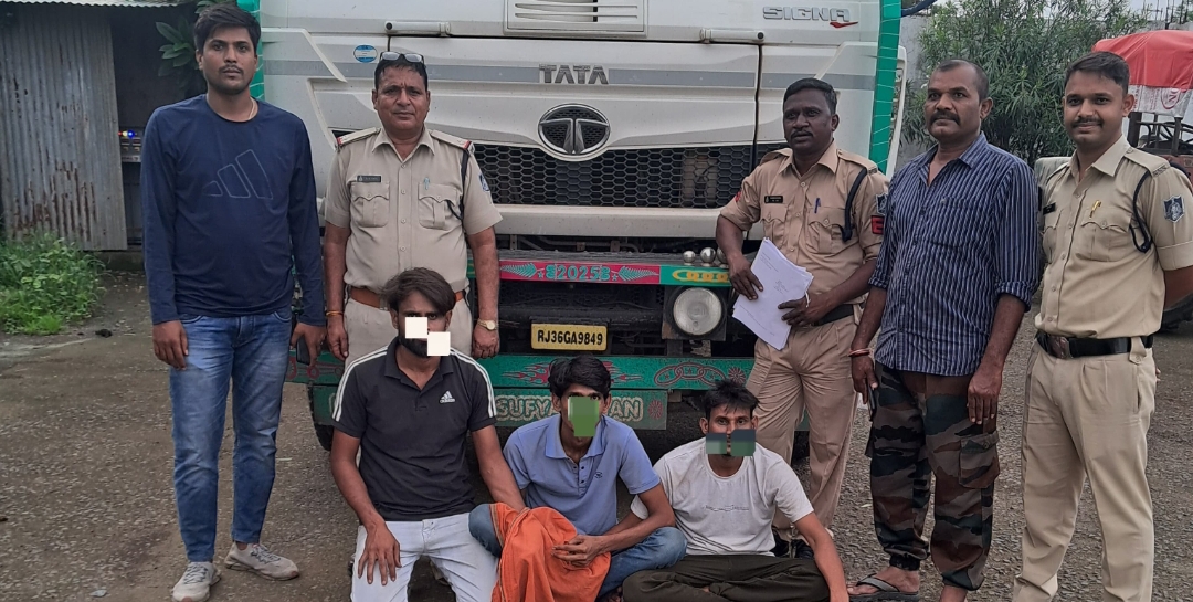 बडवानी थाना पानसेमल पुलिस की बड़ी सफलता 30 लाख रुपये कीमत का चोरी गया डंपर महज 6 घंटे में किया जप्त, तीन आरोपी आबिद , सद्दाम , मुजाहिद  को किया गिरफ्तार