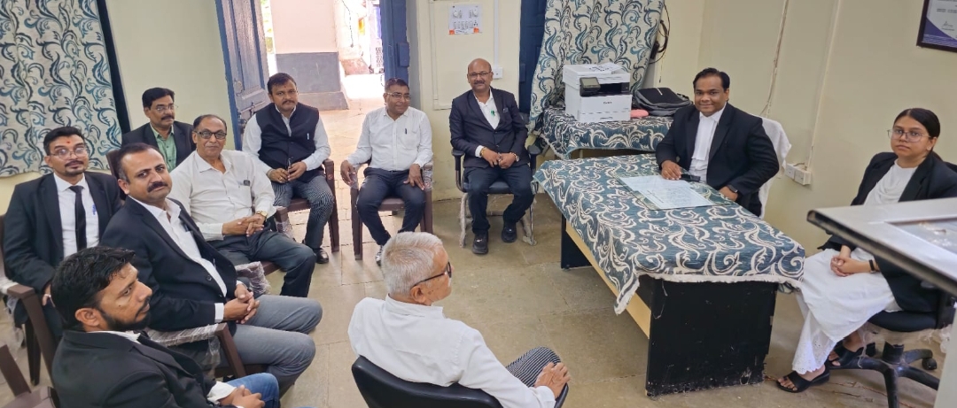 न्यायालय परिसर अंजड़ मे " मध्यस्तता राष्ट्र का आधार " के तहत बैठक संपन्न