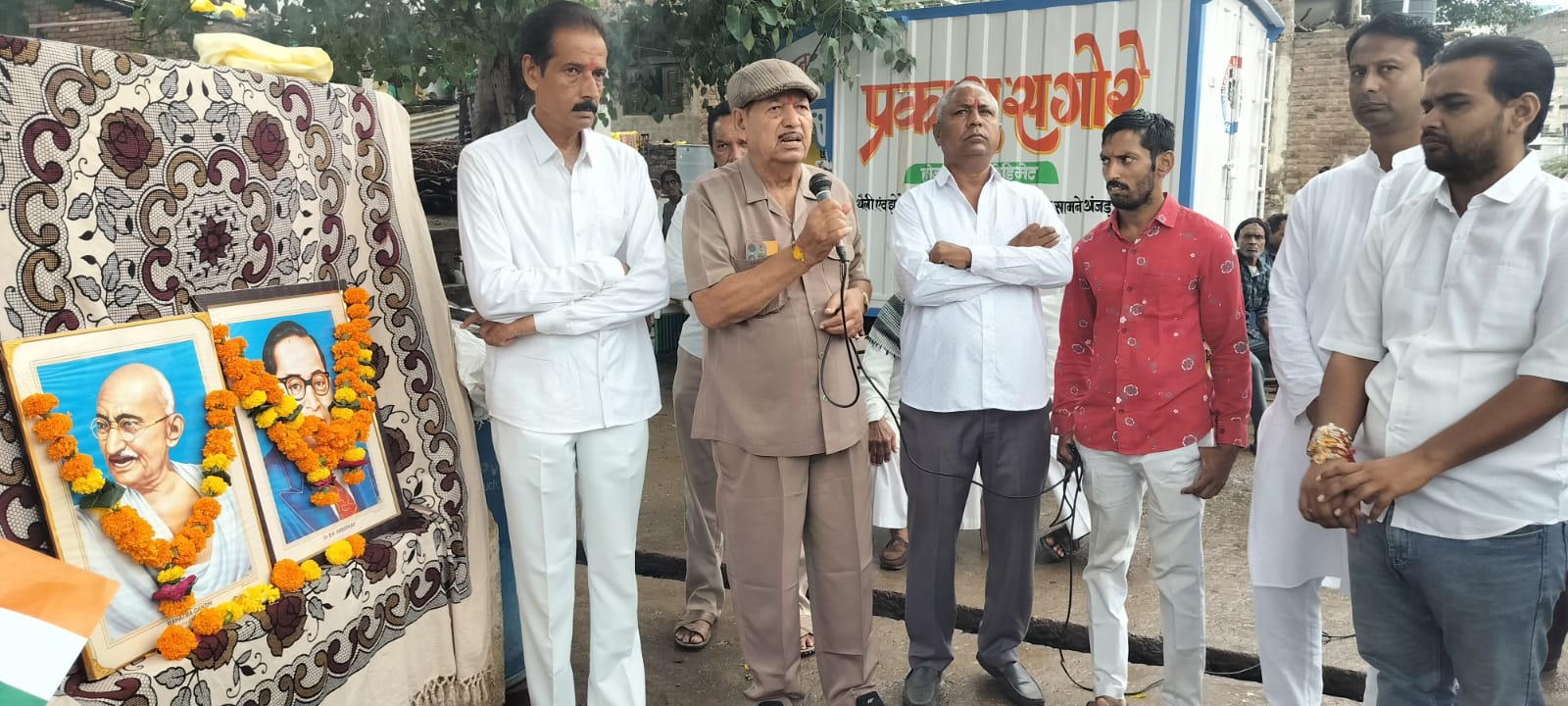 नगर अंजड के अंदर 79 वा स्वतंत्रता दिवस पर बलॉक कांग्रेस अध्यक्ष सुनील पाटीदार ने सैकड़ो कार्यकर्ताओं की उपस्थिति में ध्वजा रोहन किया