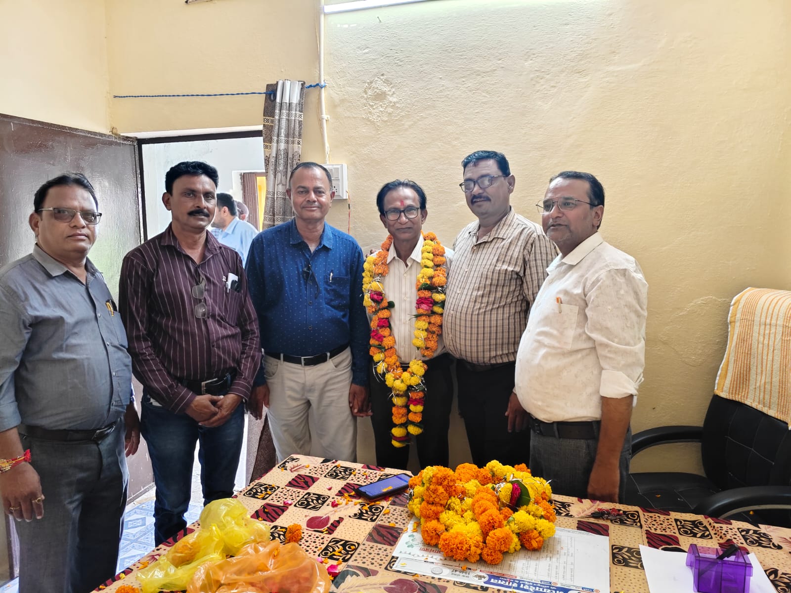 मनावर विकासखंड शिक्षा अधिकारी के पद पर मन्नालाल ठाकुर  ने किया पद भार ग्रहण