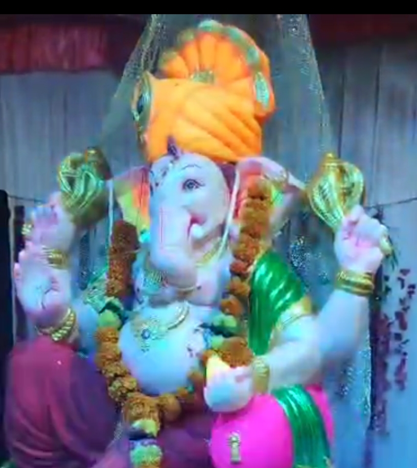 इन्दौर - शहर के सिंगापुर बिर्टिश पार्क फेस 1 कालोनी नागेश्वर मंदिर प्रांगण में विराजमान गणेश जी के पाण्डाल में  भक्त सैकड़ो की  संख्या में उपस्थित होकर  प्रति दिन सुबह-शाम आरती पूजा कर रंगारग  सांस्कृतिक कार्यक्रम भीआयोजित किए जा रहे हैं