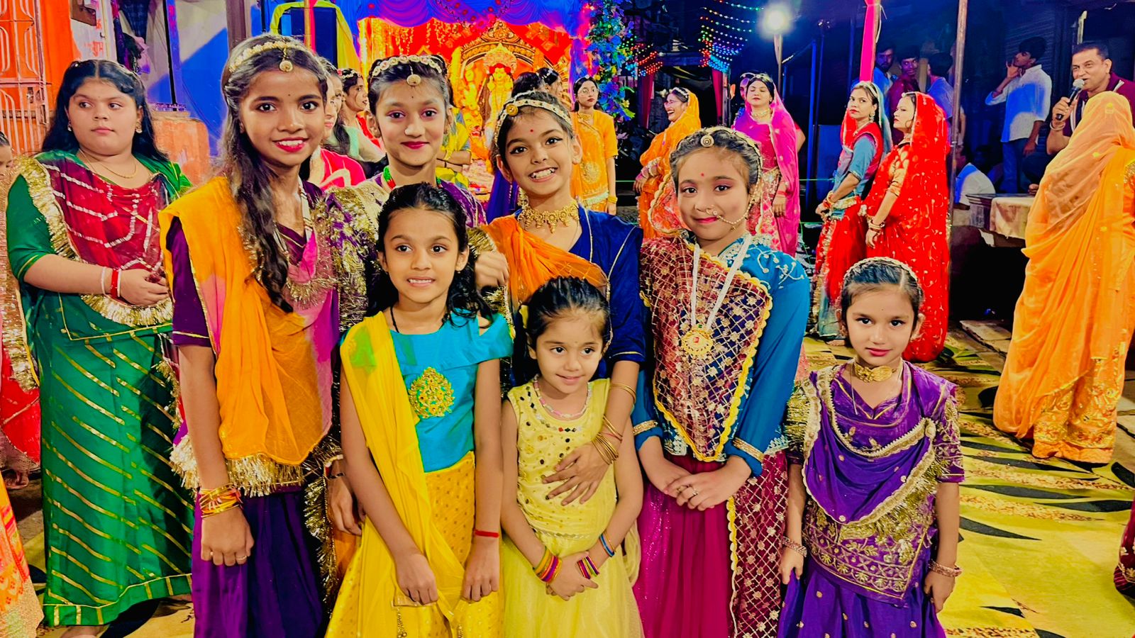 नालछा पांडालों में गरबे की धूम, राजपूताना ड्रेस कोड में एक्सीलेंट सोशल क्लब की प्रस्तुति बनी आकर्षण  मां नवदुर्गा की भक्ति और उपासना के बीच, पांडालो में रंगारंग प्रस्तुतियां