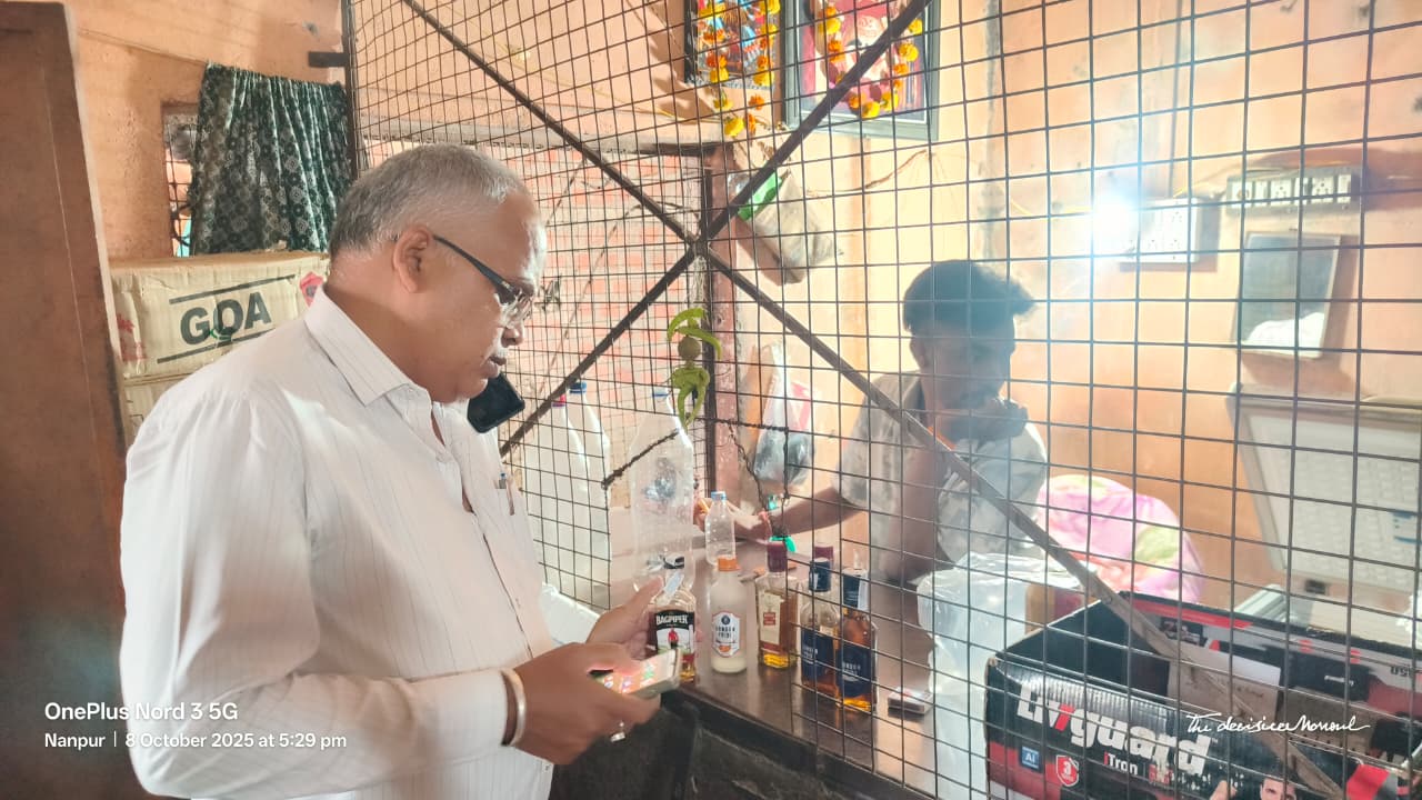 नानपुर गर्ल्स हॉस्टल की दीवार से लगकर चल रही थी शराब की दुकान, एसडीएम छापा मार करवाई कर जप्त की 11पेटी शराब की जप्त