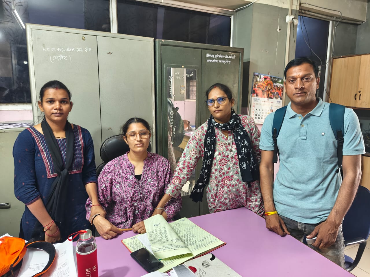 हिमांगिनी शर्मा, प्रशासक, सहायक प्रबंधक जिला थोक उपभोक्ता सहकारी भंडार कालाखेत जिला मंदसौर 15 हजार की रिश्वत लेते हुवे गिरफ्तार