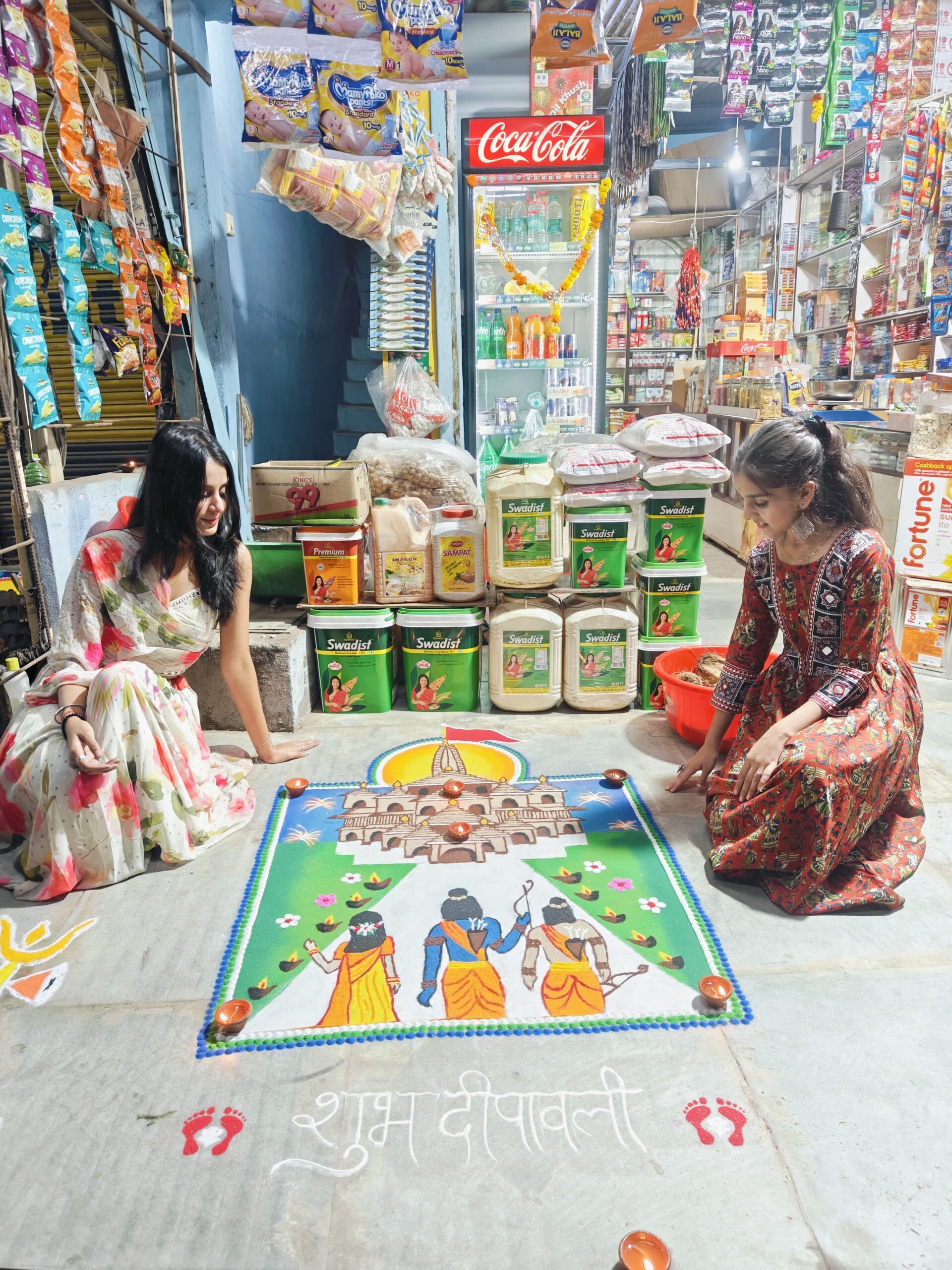 नालछा नगर मैं दीपोउत्सव दीपावली का त्यौहार बड़ी धूमधाम से मनाया गया नागरिकों द्वारा अपने-अपने घर के साज सज्जा  की गई अपने घरों को रोशनी से जगमगा दिया गया अंधेरे को प्रकाश में बदल दिया गयामहिलाओं और बालिकाओं द्वारा अपने घरों के सामने साफ सफाई कर अपने अपने आंगन में रंगोली बनाई गई बाजार हुए गुलजार व्यापारियों में खुशी की लहर दौड़ गई