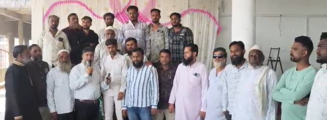 धामनोद मुस्लिम समाज सदर जमील खान के नेतृत्व में 55 सदस्यों की कार्यकारिणी गठित की गई और सदर जमील खान के मार्गदर्शन मै मंसूरी समाज अध्यक्ष हाजी मुबारक साहब ने 26 सदस्यों की कार्यकारिणी गठित की गई |