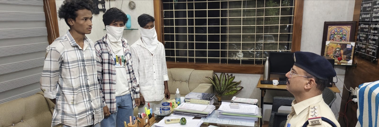 कुक्षी पुलिस ने मास्क लगाकर बगैर नंबर की गाड़ी चलाने वालों के खिलाफ जांच करवाई की तेज